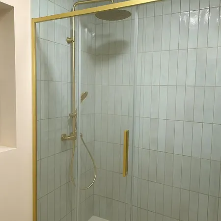 別荘 Unique A Saint-omer Cinema & Themes